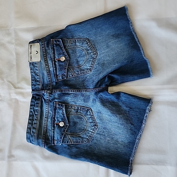 True Religion Mid Rise Bermuda Emma Jean Shorts size 27 - Picture 5 of 8